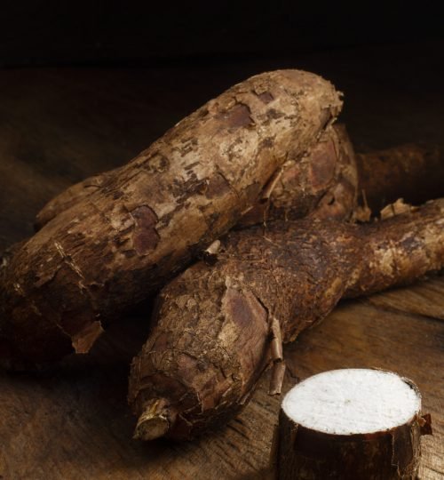 arrangement-nutritious-cassava-roots